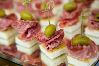 Gıda düğün olay tablo yemek servisi. Büfe doğrultusunda düğün. Lezzetli meze yakın çekim. 