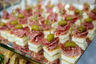 Gıda düğün olay tablo yemek servisi. Büfe doğrultusunda düğün. Lezzetli meze yakın çekim. 