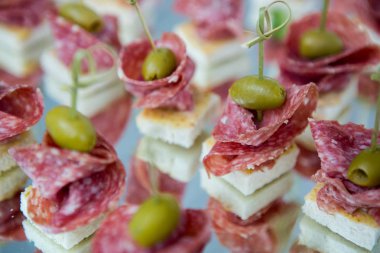 Gıda düğün olay tablo yemek servisi. Büfe doğrultusunda düğün. Lezzetli meze yakın çekim. 