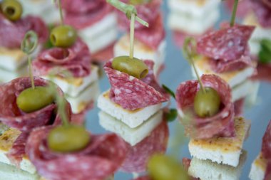 Gıda düğün olay tablo yemek servisi. Büfe doğrultusunda düğün. Lezzetli meze yakın çekim. 
