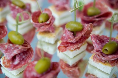 Gıda düğün olay tablo yemek servisi. Büfe doğrultusunda düğün. Lezzetli meze yakın çekim. 