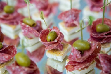 Gıda düğün olay tablo yemek servisi. Büfe doğrultusunda düğün. Lezzetli meze yakın çekim. 