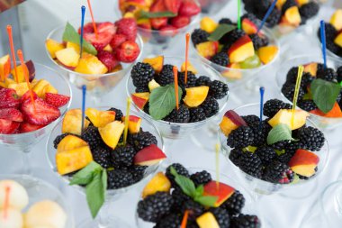 Gıda düğün olay tablo yemek servisi. Büfe doğrultusunda düğün. Lezzetli meze yakın çekim. 