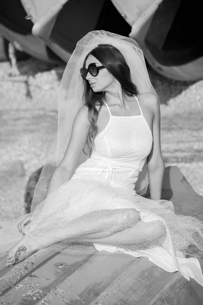 Foto Moda Una Hermosa Novia Novia Feliz Vestido Blanco Con — Foto de Stock