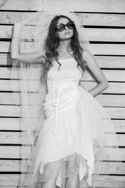 Foto Moda Una Hermosa Novia Novia Feliz Vestido Blanco Con — Foto de Stock