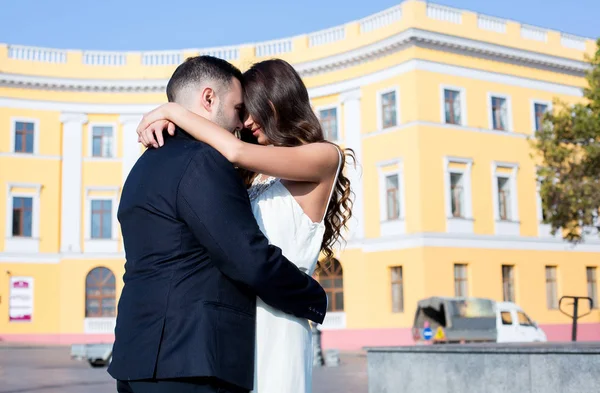 Happy Bride Groom Cheerful Married Couple Just Married Couple Embraced — Stock Photo, Image