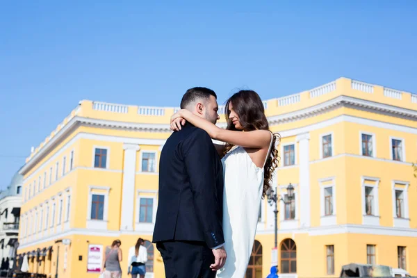 Happy Bride Groom Cheerful Married Couple Just Married Couple Embraced — Stock Photo, Image