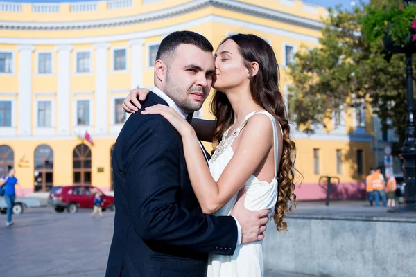 Happy Bride Groom Cheerful Married Couple Just Married Couple Embraced — Stock Photo, Image