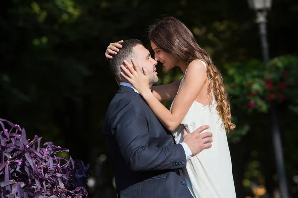 Happy Bride Groom Cheerful Married Couple Just Married Couple Embraced — Stock Photo, Image