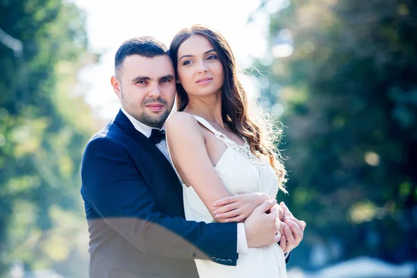 Noiva Feliz Noivo Casal Alegre Apenas Casal Abraçado Casamento Casal — Fotografia de Stock