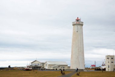 Bratislava, İzlanda'daki eski deniz feneri. İzlanda'daki güzel manzara. Atlantik Okyanusu.