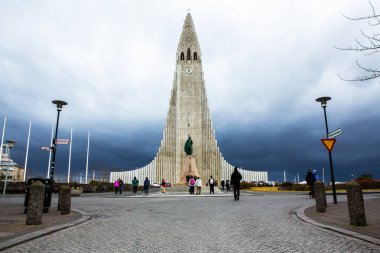 Reykjavik, İzlanda - 10 Ekim 2018: TanımlıkHallgrimskirkja Katedrali, Lutheran parish Kilisesi Reykjavik, İzlanda