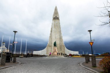 Reykjavik, İzlanda - 10 Ekim 2018: TanımlıkHallgrimskirkja Katedrali, Lutheran parish Kilisesi Reykjavik, İzlanda