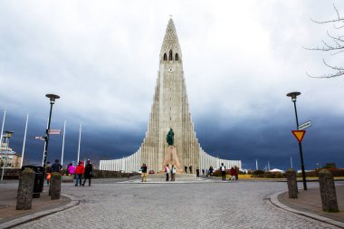 Reykjavik, İzlanda - 10 Ekim 2018: TanımlıkHallgrimskirkja Katedrali, Lutheran parish Kilisesi Reykjavik, İzlanda