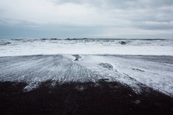 Bild Vom Schwarzen Sandstrand Der Nähe Von Vik Der Südküste — Stockfoto