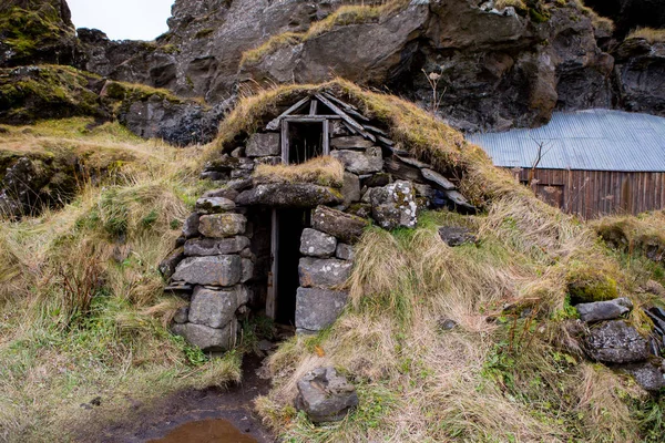 Maisons Typiques Glacées Couvertes Herbe Maisons Gazon Islandais Couverts Herbe — Photo