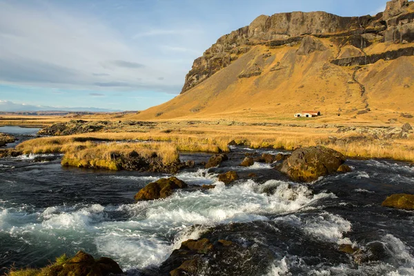 Bellissimo Paesaggio Islandese Meraviglioso Paesaggio Islandese Colline Montagne Cielo Drammatico — Foto Stock