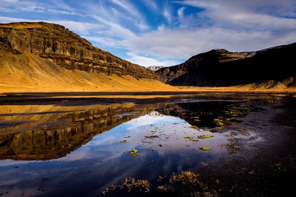 Bellissimo Paesaggio Islandese Meraviglioso Paesaggio Islandese Colline Montagne Cielo Drammatico — Foto Stock