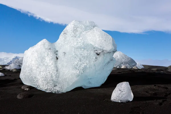 다이아몬드 아이슬란드입니다 Jokulsarlon 해변에 아이슬란드의 빙산입니다 아이슬란드 — 스톡 사진