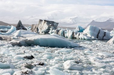 Ünlü Glacier Lagoon, İzlanda'nın buzullar. Buzul lagün bay güzel soğuk manzara resmi. İzlanda'nın eşsiz doğa. Buz manzara.