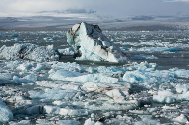 Ünlü Glacier Lagoon, İzlanda'nın buzullar. Buzul lagün bay güzel soğuk manzara resmi. İzlanda'nın eşsiz doğa. Buz manzara.