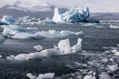 Ünlü Glacier Lagoon, İzlanda'nın buzullar. Buzul lagün bay güzel soğuk manzara resmi. İzlanda'nın eşsiz doğa. Buz manzara.