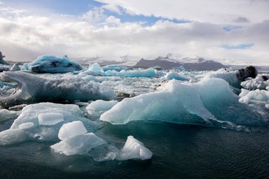 Ünlü Glacier Lagoon, İzlanda'nın buzullar. Buzul lagün bay güzel soğuk manzara resmi. İzlanda'nın eşsiz doğa. Buz manzara.