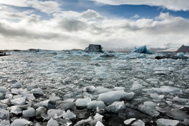 Ünlü Glacier Lagoon, İzlanda'nın buzullar. Buzul lagün bay güzel soğuk manzara resmi. İzlanda'nın eşsiz doğa. Buz manzara.