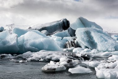Ünlü Glacier Lagoon, İzlanda'nın buzullar. Buzul lagün bay güzel soğuk manzara resmi. İzlanda'nın eşsiz doğa. Buz manzara.