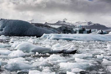 Ünlü Glacier Lagoon, İzlanda'nın buzullar. Buzul lagün bay güzel soğuk manzara resmi. İzlanda'nın eşsiz doğa. Buz manzara.