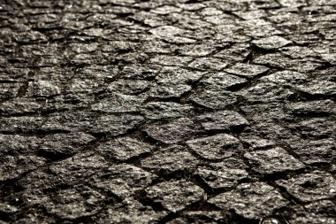 Porfir küpleri ile döşeli şehir. Arnavut kaldırımlı doku. Bir sokak taş döşeme ile katında. Granit cobblestoned kaldırım arka plan.
