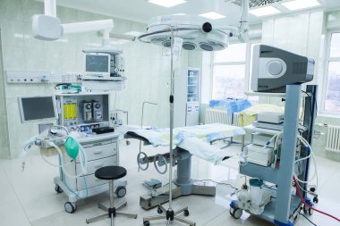 Modern klinik ameliyat odasında iç. Hastane detaylar - teknoloji ve lambalar Modern cerrahi Oda.