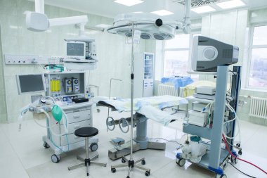 Modern klinik ameliyat odasında iç. Hastane detaylar - teknoloji ve lambalar Modern cerrahi Oda.