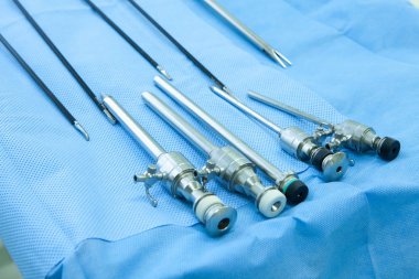 Modern klinik ameliyat odasında iç. Hastane detaylar - teknoloji ve lambalar Modern cerrahi Oda.