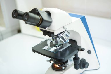 Modern klinik ameliyat odasında iç. Hastane detaylar - teknoloji ve lambalar Modern cerrahi Oda.