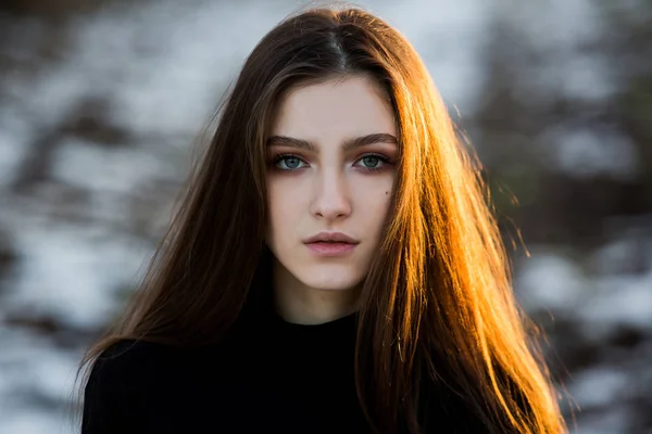 Porträt Eines Schönen Mädchens Mit Fliegendem Haar Wind Junge Traurige — Stockfoto