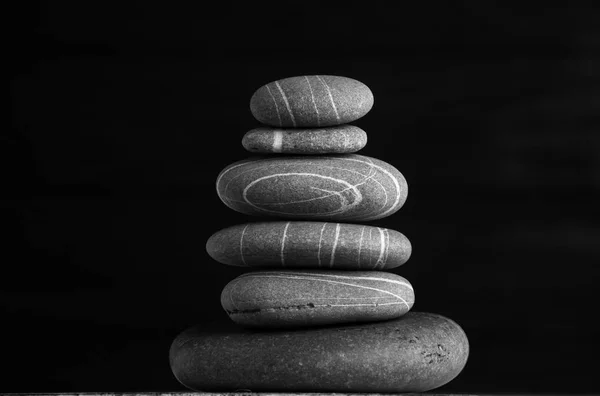 Sculpture Zen Harmonie Équilibre Cairn Pierres Équilibre Sur Table Bois — Photo