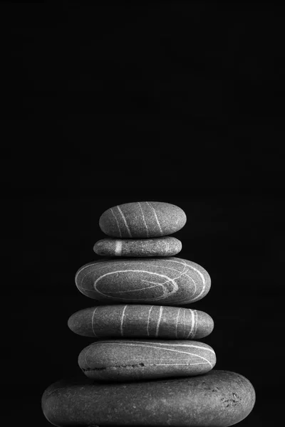 Escultura Zen Armonía Equilibrio Cairn Piedras Aplomo Sobre Mesa Madera —  Fotos de Stock