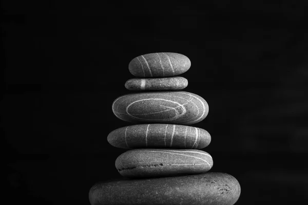 Escultura Zen Armonía Equilibrio Cairn Piedras Aplomo Sobre Mesa Madera —  Fotos de Stock