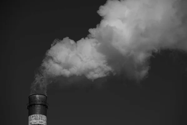 Luchtverontreiniging Uitstoot Van Schadelijke Stoffen Slechte Ecologie Rook Uit Fabriek — Stockfoto