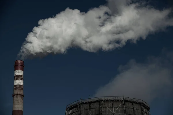 Poluição Emissões Nocivas Ecologia Fumaça Tubulação Fabricafumaça Suja Céu Problemas — Fotografia de Stock