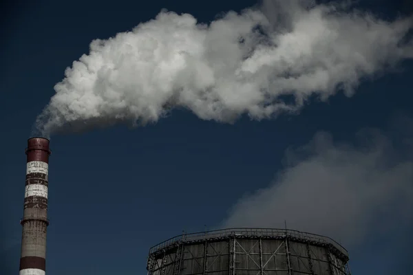 Poluição Emissões Nocivas Ecologia Fumaça Tubulação Fabricafumaça Suja Céu Problemas — Fotografia de Stock