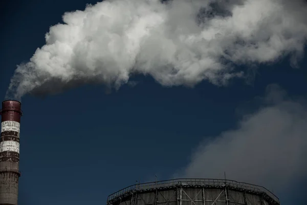 Poluição Emissões Nocivas Ecologia Fumaça Tubulação Fabricafumaça Suja Céu Problemas — Fotografia de Stock