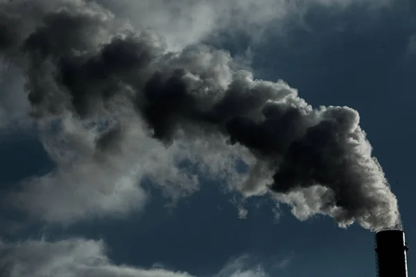 Poluição Emissões Nocivas Ecologia Fumaça Tubulação Fabricafumaça Suja Céu Problemas — Fotografia de Stock