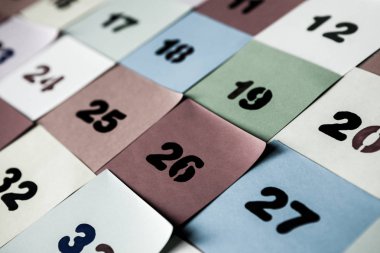 Sıfırdan dokuza colorcalculator dijital rakamlarla rasgele dağıtılan sayıları deseni. Numara serileri Stickersbackground üzerinde sayılarla boyalı. Numaraları doku