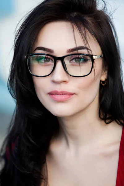 Portret Inteligentny Bystry Dziewczyna Okularach Piękna Dziewczyna Europejskiej Okularach Piękna — Zdjęcie stockowe