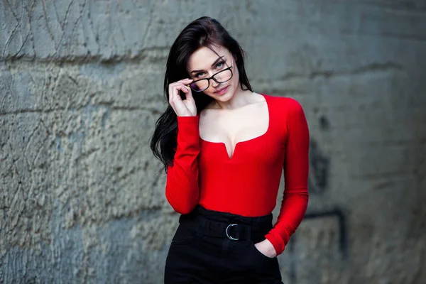 Potret Seorang Gadis Hipster Yang Cantik Dalam Glassesconcept Mata Yang — Stok Foto