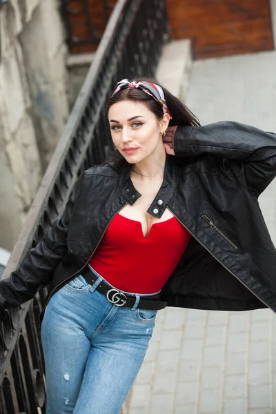 Retrato Uma Jovem Europeia Bonita Com Olhos Verdes Cara Mulher — Fotografia de Stock