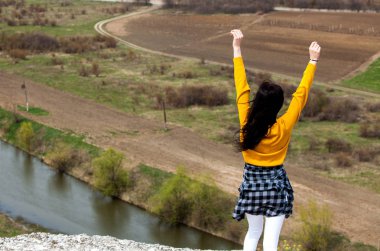 Rakamların geçmişi. Sıfırdan dokuza kadar. Sayıların dokusu. Para birimi sembolleri. Numeroloji. Matematik denklemleri ve formülleri
