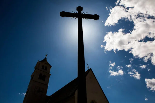Konzept Kreuzt Die Silhouette Eines Religiösen Symbols Über Dem Himmel — Stockfoto
